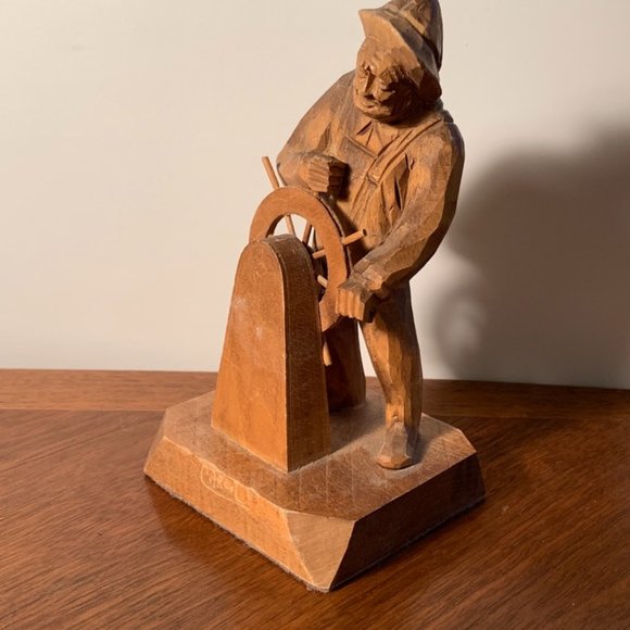 Quebec Caron carved wood carving, Man at ships wheel. 8" - Picture 6 of 7